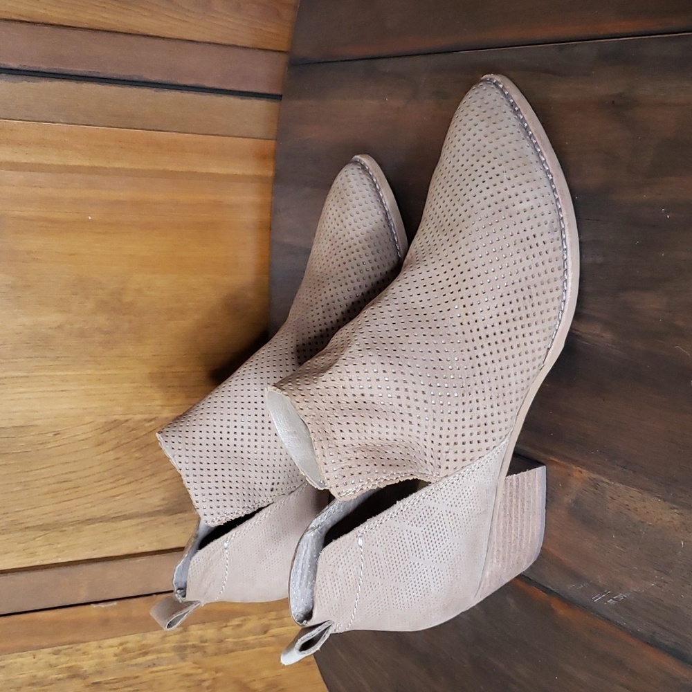 Anthropologie Dolce Vita SONYA Ankle Bootie Sz 9.5
